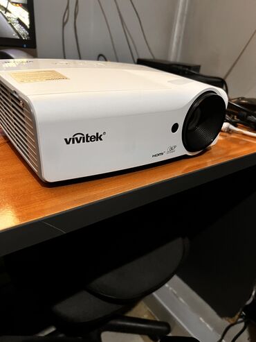 проекторы ультрапортативный с wi fi: Продаётся срочно ниже некуда !Проектор VIVITEK D554(США), брали за
