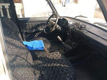 vaz susə: VAZ 2106 (Жигули) sedan - Kuzov: 4 qapılı sedan, açıq-bej rəng. Arxa — 8