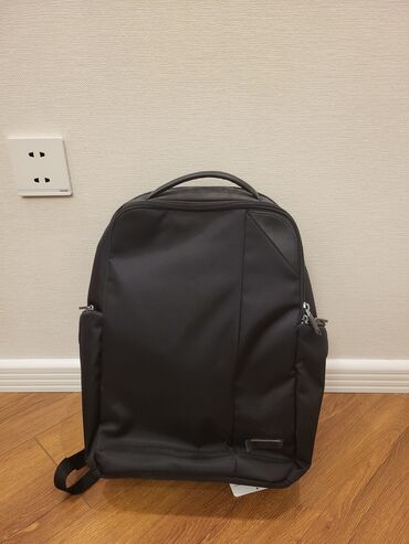 Çantalar: Notebook çantası. ACER firmasınındır. Orjinaldır və heç vaxt istifadə