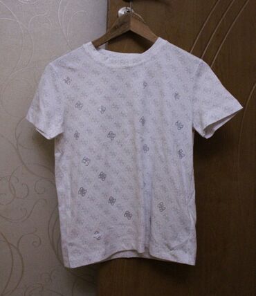 qaqa geyimi: Qadın Guess Loqolu T-shirt Qısaqol marka köynək 2XS yazır ölçüsüne