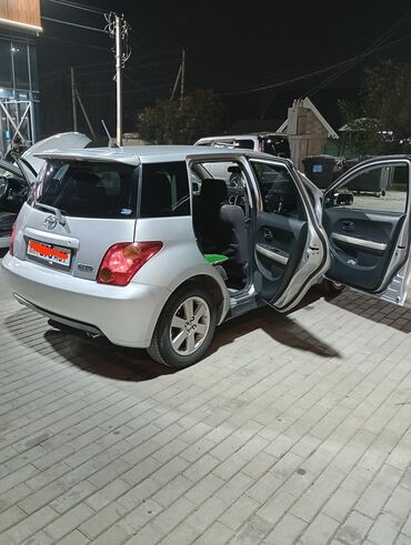 дом на колесах цены: Toyota ist: 2003 г., 1.5 л, Автомат, Бензин, Хэтчбэк