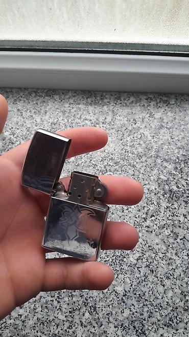 a herifi: Məhsul: Zippo benzinli alışqan Təsvir: - Orijinal Zippo, alt hissədə — 2