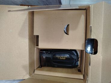 Videokameralar: Kamera yeni satilir, qutusu diski şarji üzərində — 2