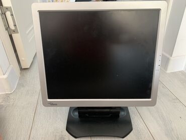 диски для psp: Монитор, Fujitsu, LCD, 16" - 17"