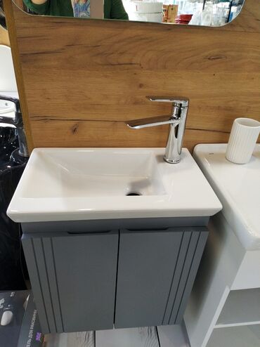 Qapılar və aksessuarlar: Hamam üçün komodlu lavabo dəsti - Kompakt ölçülü, düzbucaqlı keramika