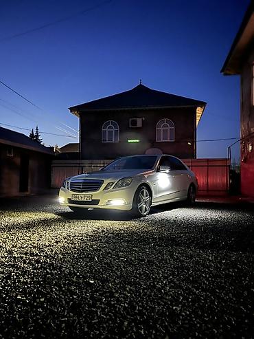 Mercedes-Benz: Mercedes-Benz E-Class: 2.1 l | 2010 il Sedan — 4