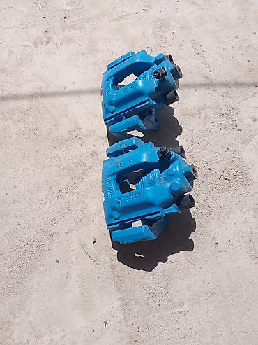 brembo gold: Пара передних тормозных суппортов BMW (логотип M), окрашенные в синий — 3
