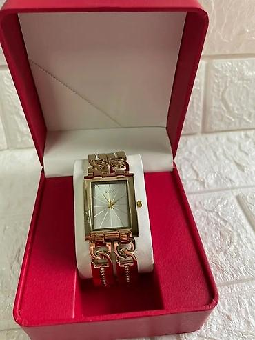 Ručni satovi: GUESS ženski ručni sat – pravougaono kućište i ukrasna narukvica sa — 3