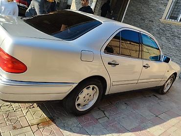 mercedes e 200: Mercedes-Benz E 200: 2.5 l | 1997 il Sedan — 8