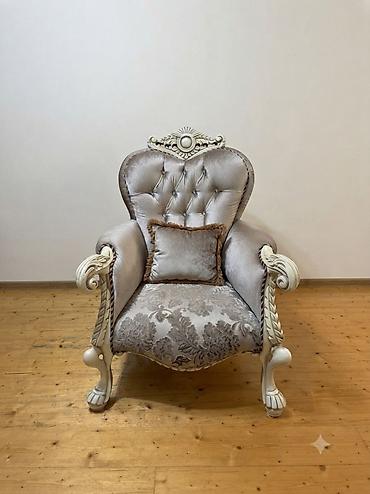 taxt kravati: Klassik üslubda yumşaq mebel dəsti - Tərkib: 1 geniş divan + 2 ədəd — 2