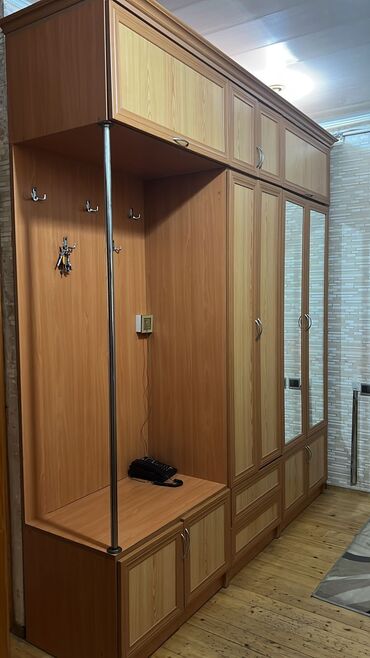 böyük dolab: İşlənmiş, Açılan, Düz dolab, Qarderob, paltar dolabı