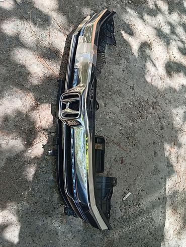 honda cr: Honda avtomobili üçün ön radiator barmaqlığı (reshetka). Orijinal — 2