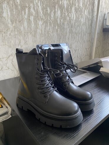 сапоги 24 размер: Өтүктөр, 40, Dr.Martens, Жаңы, түсү - Кара, Өзү алып кетүү, Акылуу жеткирүү