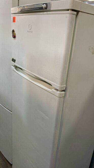 Soyuducular: Indesit iki qapılı soyuducu - Üst hissədə ayrıca dondurucu bölmə -