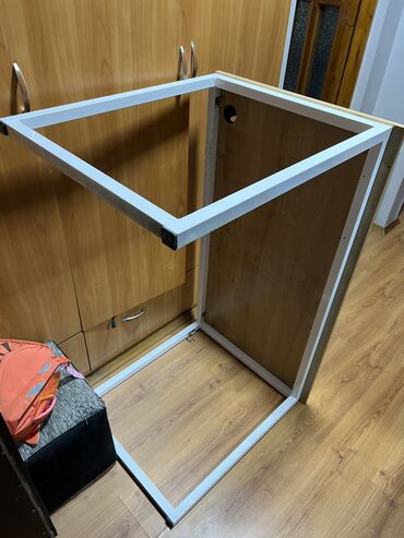 шкаф в прихожую с обувницей: Высота: 75,5см
Длинна: 121см
Глубина: 65,5см

Цена 3 тыс. Самовывоз
