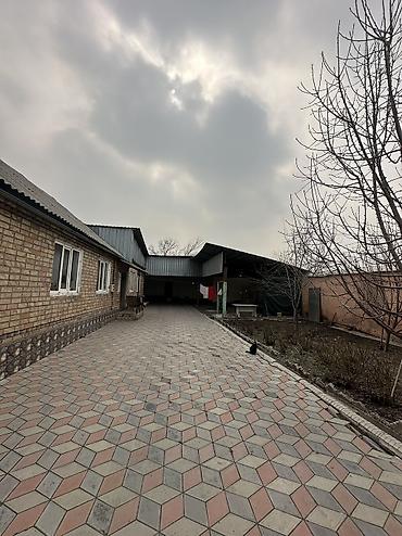 Продажа коттеджей и домов: Продается Дом! 6 соток Очок кана,навес,маленький огород Отдельная at lalafo.kg — 24 Продажа коттеджей и домов: Продается Дом! 6 соток Очок кана,навес,маленький огород Отдельная — 24