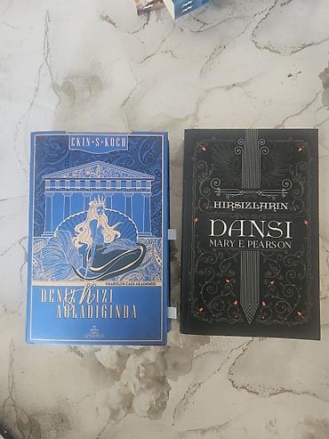 Bədii ədəbiyyat: Məhsul: 2 ədəd kitabdir ayri ayri janr və üslubda. Dəst olaraq — 1
