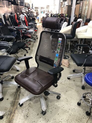 Ofis və oyun kresloları: Yeni, Təkərli, Qolları tənzimlənmir, Dəri — 18