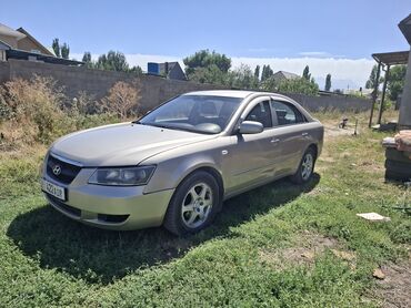 авто в рассрочку: Седан Hyundai Sonata, выполненный в золотистом цвете, предлагает