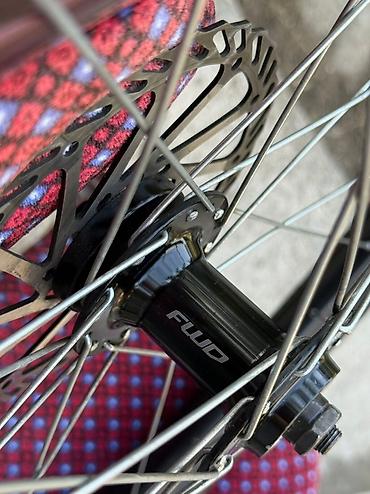 hybrid bicycle: Fars velosiped markasının qara rəngli dağ velosipedi. Velosipedin — 4