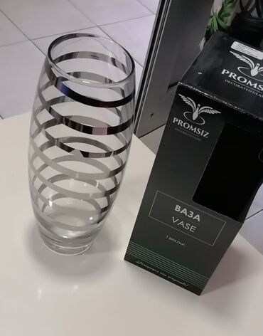 Vaze i saksije: Nova prelepa vaza
Materijal debelo staklo
Novo