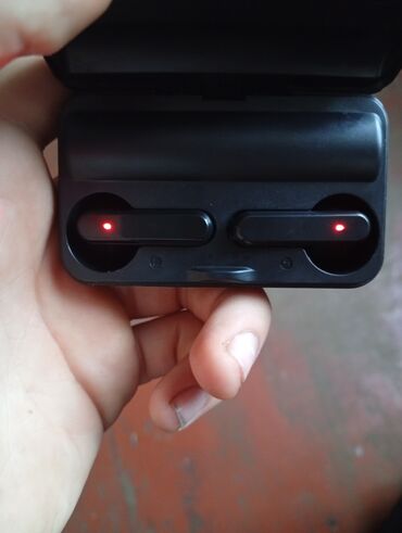 Mikrofonlar: İşlənmiş Simsiz (Bluetooth) Qulaqcıqlar, rəng - Qara