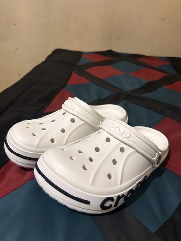 Другая женская обувь: Продаю шлёпки Crocs !
Новые вообще не ношенные !!