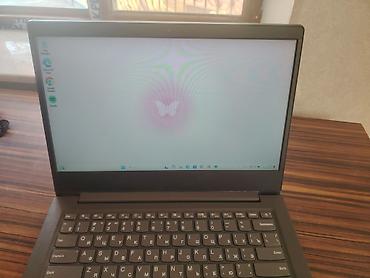 Lenovo noutbuk hec bir probelmi yoxdu sadece kicik ciziqlar var