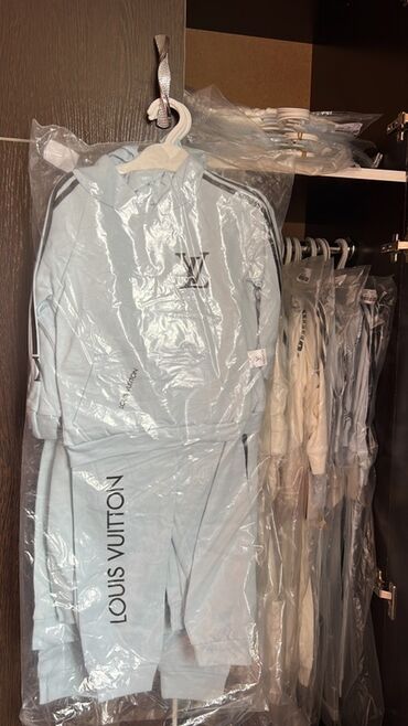 брендовая куртка: Спортивные костюмы с логотипом LV Puma DG - Комплект: худи с