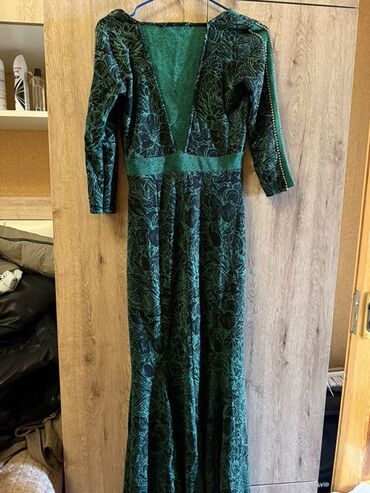 Ziyafət donları: Ziyafət donları – 2 model 1) Yaşıl-qara maxi don - Parlaq yaşıl -da lalafo.az — 1 Ziyafət donları: Ziyafət donları – 2 model 1) Yaşıl-qara maxi don - Parlaq yaşıl — 1