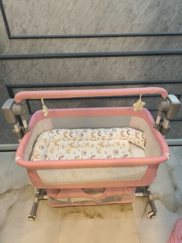 Beşiklər: Qız üçün, Yeni, Beşik, Yellənmə mexanizm ilə — 1