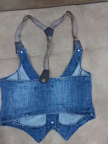 Dəstlər, kostyumlar: Qadın geyimleri 9 aznden baslayir. bir nece geyim alana endirim ve — 22