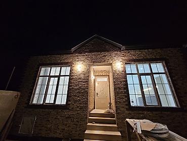 Həyət evləri və villaların satışı: - Tək mərtəbəli, müasir layihəli həyət evi - Fasadda dekorativ daş — 1