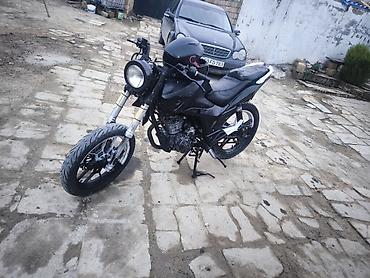 baic m60 ehtiyat hisseleri: Kafe-racer/streeter üslubunda qara motosiklet Xüsusiyyətlər: - Tək — 4