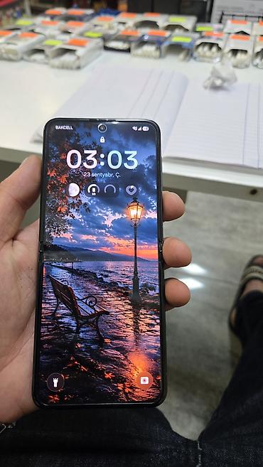 nokia yeni model: Samsung Z Flip, rəng - Qara — 2
