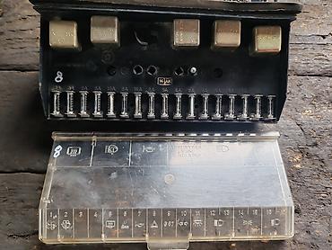 Auto delovi: Tabla s osiguračima Lada 2104 Karavan br.8. Polovno, očuvano, skinuto — 4