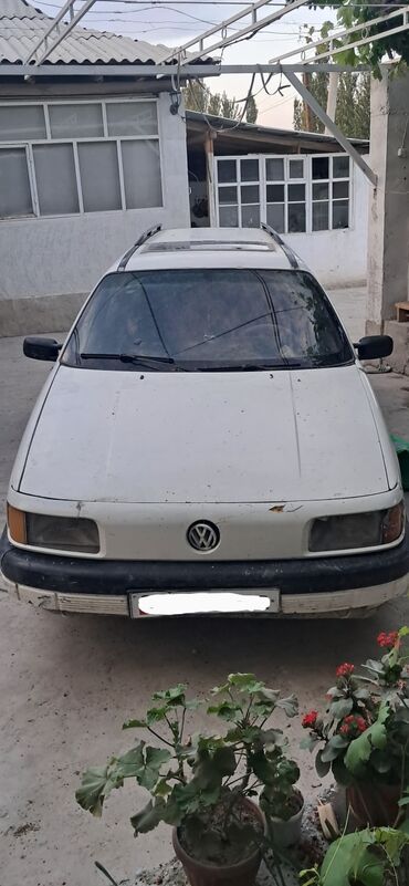Volkswagen: Volkswagen Passat: 1993 г., 1.6 л, Механика, Бензин, Универсал