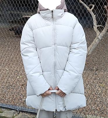 qadın paltosu: Qışlıq qadın kurtkası oversize model - Rəng: açıq bej - Bağlanma: ön — 2
