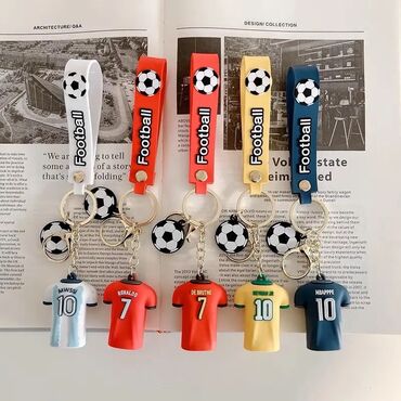 брелки для ключей: Футбольные брелки с Криштиано Роналдо, Леонелем Месси, Мбаппе