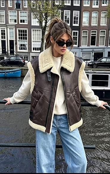 Prsluci: Zara prsluk: 3.999 dinara
S M L — 4