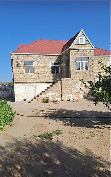 Həyət evləri və villaların satışı: Satılır: həyət evi və bağ sahəsi - Tikinti: daş divarlı, metal qapı; — 1