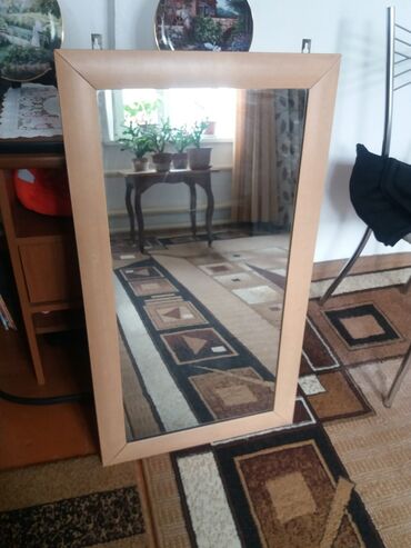 зеркало настенное: Зеркало настенное,есть крепление,размер 50× 80
