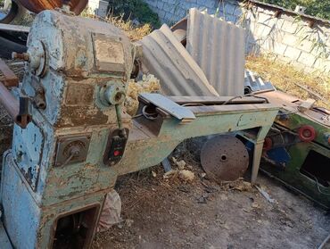 шкаф для вещи: Деревообрабатывающий комплект станков (на фото) Состав: - Токарный