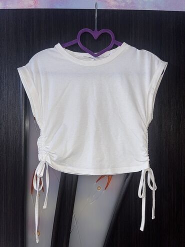 Куртки: Brend: Olé by Koton Model: Ağ qısa top - Rəng: ağ - Ölçü: S (etiketdə