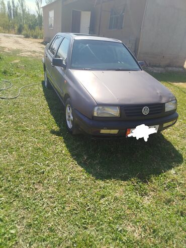 вента фары: Volkswagen Vento (седан) - Кузов: 4-дверный седан, темно-серый цвет -