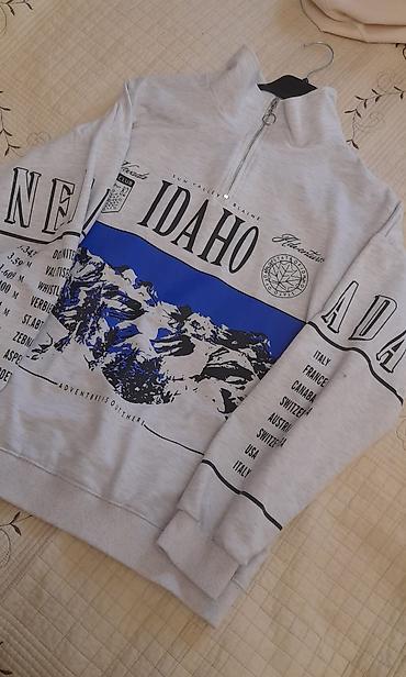 mexmer parca: IDAHO temalı unisex svitşört - Rəng: açıq boz fon, ön hissədə — 1
