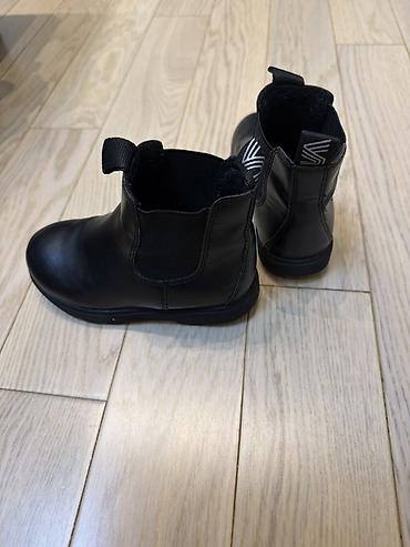 ugg bakü: Uşaq üçün qara botlar Brend: H&M Və ayaqqabı qız üçün (ikisi — 1