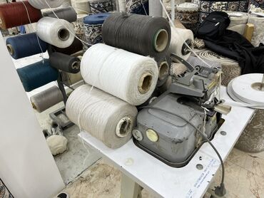 Digər istehsal avadanlığı: Xalça kənarı vurma (overlok) avadanlığı və iri həcimli sap bobinləri — 4