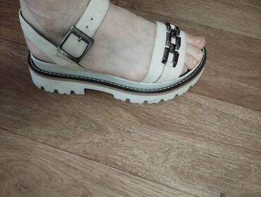 Босоножки, сандалии, шлепанцы: Босоножки at lalafo.kg — 1 Босоножки, сандалии, шлепанцы: Босоножки — 1