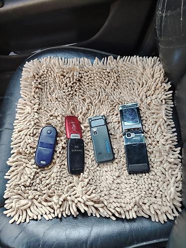 iphone 16 islenmis: Retro və klassik mobil telefonlar dəsti. Şəkillərdə bir neçə fərqli — 3
